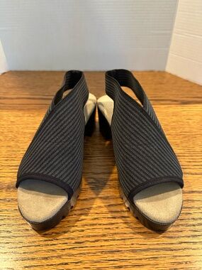 NWOT  Fun stripe peep-toe, open heel, 2 1/4" heel summer shoe, Size 7